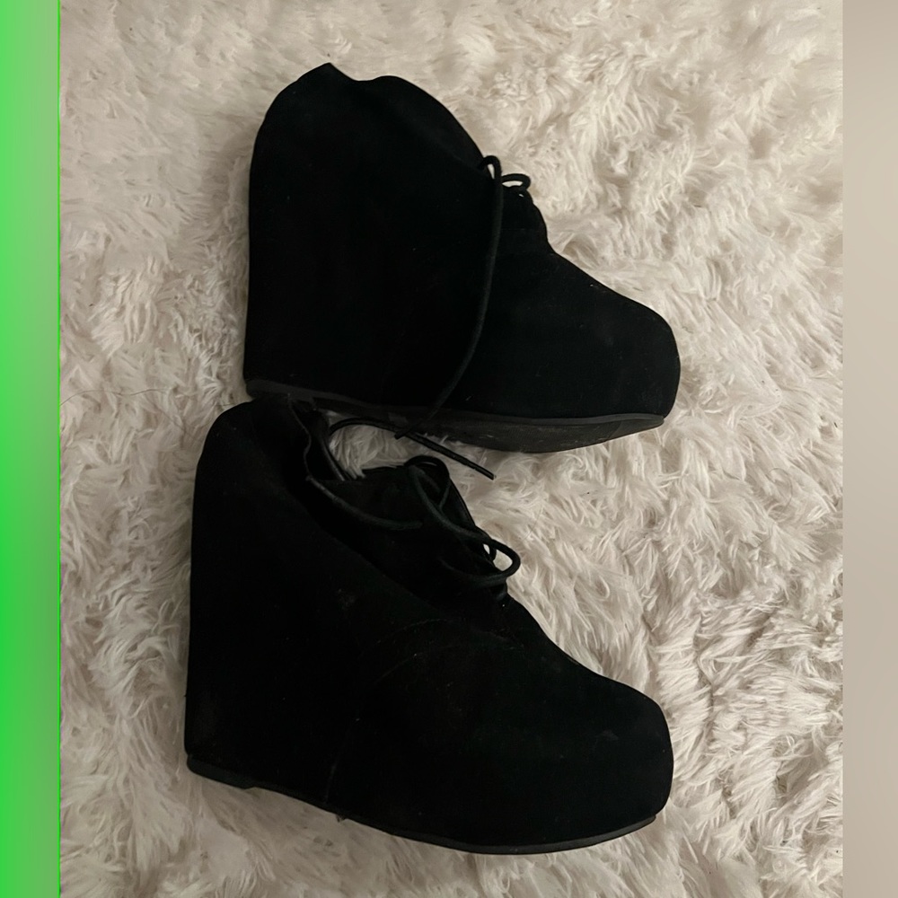 Women’s size 6.5 black wedges (c)